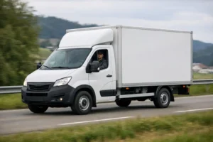 Camion 3.5 tonnes en transport près de Fribourg, conduite professionnelle
